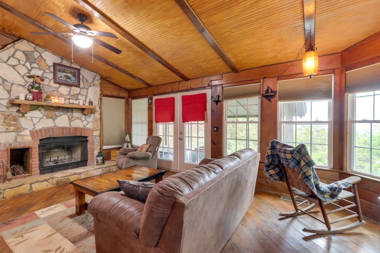 Mountaintop Ellijay Cabin With Private Hot Tub Luaran gambar