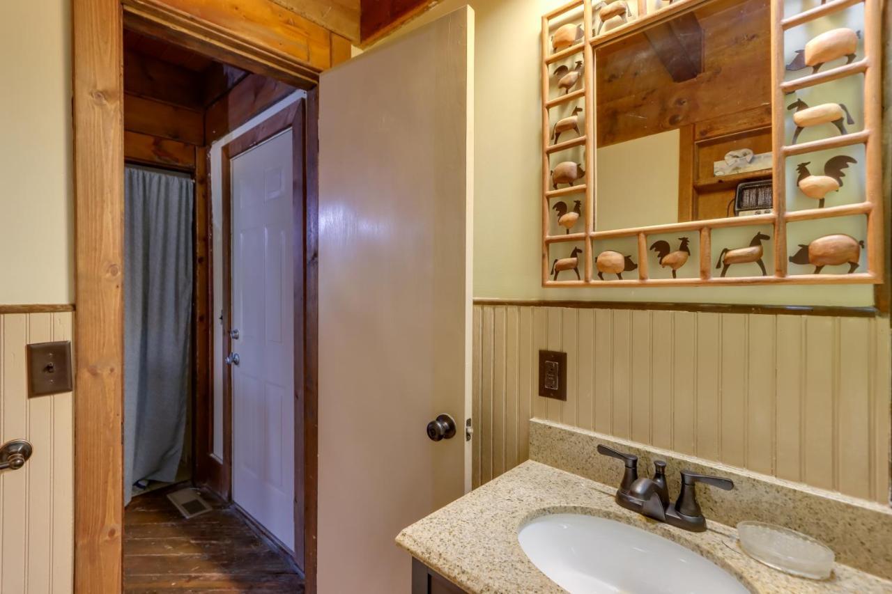 Mountaintop Ellijay Cabin With Private Hot Tub Luaran gambar